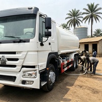 Camion-citerne HOWO 6x4 économique pour le contrôle de la poussière dans les mines et le lavage des ports, avec réservoir épais, grande pompe et longue portée de pulvérisation