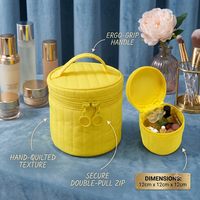Sac cadeau matelassé en polyester grande capacité 2026 avec poignée souple et durable pour femme, fermeture éclair, design rond, étui cosmétique en gros