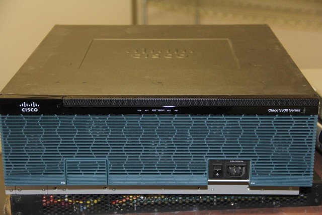 CISCO3925K9 Integrated Services Router with C3900-SPE100K9