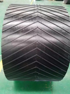 <span class=keywords><strong>EP100</strong></span> EP150 Chevron Kauçuk Konveyör Bantı Kömür Madenciliği Endüstrisi için V Şekilli Desenli Kaymaz Konveyör Bantları - Product Image 4