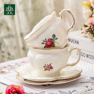 Elegante Set di Tazza e Piattino in Ceramica con Decorazioni in Rilievo |   Tazza <span class=keywords><strong>da</strong></span> Caffè in Porcellana con Rilievo Vintage |   Set <span class=keywords><strong>da</strong></span> Tè Pomeridiano di Alta Qualità - Product Image 2