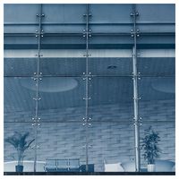 Façade de bâtiment commercial Prima Building, panneaux de verre pour fenêtres en aluminium, façades en pierre, mur-rideau en verre
