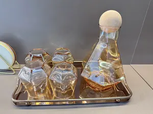 Jarra de agua fría hexagonal para el hogar de 1200ml, botella con forma de diamante, jugo de vidrio, vino, jarra de limón creativa, juego de botellas