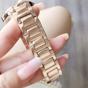 Reloj de Pulsera Sencillo y Popular, Reloj de Moda para Mujer en Oro Rosa con Números Romanos, Reloj de Cuarzo de Alta Gama - Product Image 5