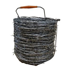 Fil de fer <span class=keywords><strong>barbelé</strong></span> de haute qualité, <span class=keywords><strong>prix</strong></span> par rouleau / Fil de fer <span class=keywords><strong>barbelé</strong></span> galvanisé, <span class=keywords><strong>prix</strong></span> d'usine pour clôture de ferme - Product Image 3
