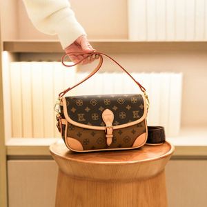 High-quality Geometric Pattern PU <b>Material</b> square Bag. the Interior Is Lined with a Zipper. It Is Suitable for Daily Use.186 - Product Image 3