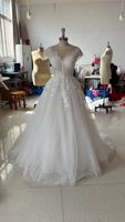 Robe de Mariée d'Été Grande Taille JM325 Traîne Longue en Chiffon, Épaule Unique, Dentelle 3D, Robes de Mariage Blanches pour la Mariée