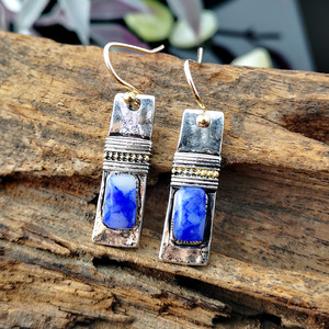 Orecchini vintage blu e bianchi con texture, regali creativi da donna per feste - Product Image 3