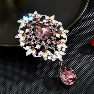 El nuevo elegante diseño de palacio retro Sentido de cristal Oldi delicado broche de abrigo todo en uno: un temperamento de generación - Product Image 1
