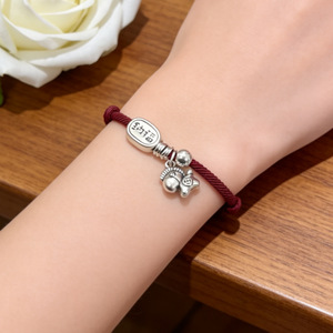 Pulsera de Hilo Rojo con Dije de Caballo en Plata de Ley 999, Joyería para Uso Diario de Mujer - Product Image 2