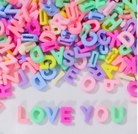 Lot de 100 perles acryliques creuses en forme de lettres, couleur claire, petites perles pour bracelet DIY, pendentif, accessoires de bijoux, vente en gros