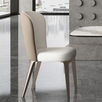 Chaise de salle à manger de style nordique moderne et luxueuse avec structure en métal et revêtement en cuir pour la maison, l'appartement, le bar, l'hôtel, le restaurant