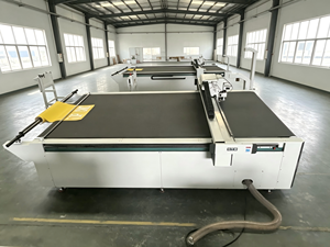 Machine <span class=keywords><strong>de</strong></span> découpe numérique CNC à lit plat pour carton, panneaux alvéolés, carton ondulé et <span class=keywords><strong>colis</strong></span>, avec couteau oscillant et fonction <span class=keywords><strong>de</strong></span> découpe à l'emporte-pièce - Product Image 4