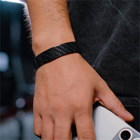 Bracelet en fibre de carbone avec logo personnalisé, boîte cadeau de luxe, bracelet pour homme OEM/ODM, léger et hypoallergénique