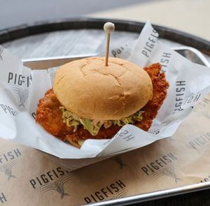 กระดาษห่ออาหารเคลือบ PE กันน้ำมัน สำหรับห่อแซนวิช แฮมเบอร์เกอร์ ขนมปัง เค้ก บรรจุภัณฑ์อาหาร ขายส่ง รับผลิตตามแบบ - Product Image 1