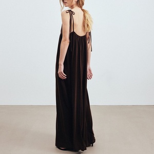 Vestido Maxi Marrón con Tirantes Finos para Mujer, Nuevo Modelo 2026, Cuello en V, Estilo Casual, Servicio Personalizado OEM ODM - Product Image 2