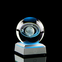 Livraison directe Boule de sculpture d'astronaute en cristal 3D Saturne Système solaire Boule de verre en cristal Planète Jouets d'apprentissage Cadeau éducatif