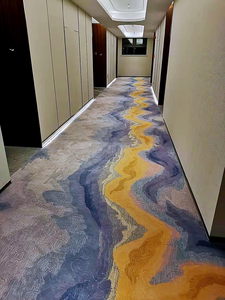 Alfombras de Salón Modernas de Alta Gama, Antideslizantes, con Diseño Personalizado, Hechas a Mano con Mezcla de Lana y Estampado Animal - Product Image 4