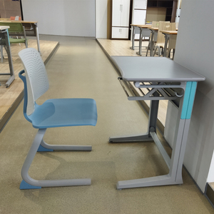 Escritorio <span class=keywords><strong>de</strong></span> estudio y sillas <span class=keywords><strong>de</strong></span> aleación <span class=keywords><strong>de</strong></span> aluminio para escuela, patas montadas en el suelo, novedad <span class=keywords><strong>de</strong></span> 2023 - Product Image 2
