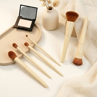 Ensemble de 6 pinceaux de maquillage beige classiques, poils doux et vegan, manche en bois confortable