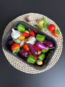 Thân thiện với môi đen PP nhựa bao bì thực phẩm khay bền vững tùy chọn cho thực phẩm lưu trữ với dập nổi xử lý in ấn - Product Image 4