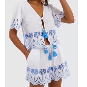 Conjunto de Dos Piezas de Lino Casual para Mujer, Estilo Nuevo y Moderno, Camiseta Sexy de Manga Corta, Pantalones Cortos hasta la Rodilla, Bordado, Lona Sólida - Product Image 1