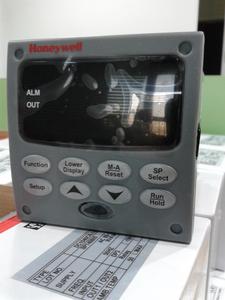ฮันนี่เวลล์ DC2800-EE-0S0-200-000-00-0 เทอร์โมสตัท ใหม่และเป็นของแท้ - Product Image 2