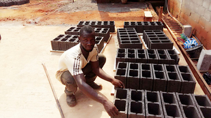 Machine de fabrication de briques de sable de ciment QT4-15 entièrement automatique, bloc de pression hydraulique, 21mpa 5.8T - Product Image 4