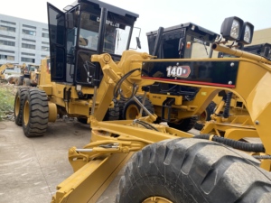 รถเกรดเดอร์ CAT 140H สภาพดี รักษาอย่างสม่ำเสมอ พร้อมริปเปอร์หลังครบชุด สำหรับงานสร้างถนนในหมู่บ้านและการเตรียมพื้นดิน - Product Image 1