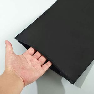 Sac d'emballage pour vêtements en PE noir givré personnalisé avec impression offset, recyclable et fermeture éclair avec logo - Product Image 5