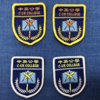 Écusson brodé personnalisé avec logo lettre, étiquette suspendue, badge brodé, étiquette tissée, motif cœur et fleur, vente en gros, taille personnalisée pour vêtements