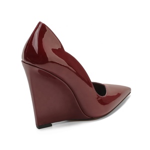 Pumps à <span class=keywords><strong>talon</strong></span> <span class=keywords><strong>compensé</strong></span> en cuir PU brillant bordeaux pour femmes, bout pointu, <span class=keywords><strong>talon</strong></span> haut, chaussures de bureau, talons hauts personnalisables - Product Image 5