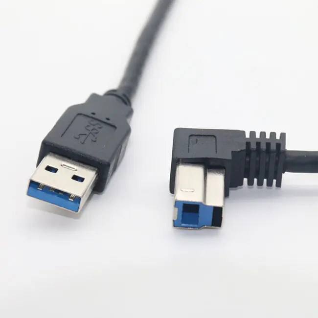 Prise USB A 3.0 vers USB Type B sur le câble adaptateur à angle droit