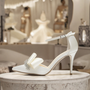 <span class=keywords><strong>Scarpe</strong></span> da sposa personalizzate 2024 firmate firmate a punta in <span class=keywords><strong>raso</strong></span> da donna con tacco a spillo pump <span class=keywords><strong>scarpe</strong></span> da sposa bianche personalizzate con diamanti di lusso - Product Image 6