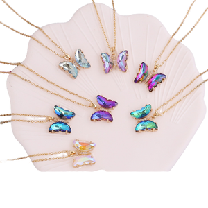 Collier pendentif papillon en cristal à dégradé de couleur en acier inoxydable pour femme, style tendance, idéal pour un cadeau - Product Image 1