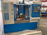 Centre d'usinage vertical de bureau à grande vitesse VMC mini fraiseuse CNC pour la découpe des métaux