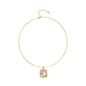 Collar con Colgante Elegante de Acero Inoxidable 316L con Baño de Oro PVD, Diseño Floral Cuadrado Morado, Sostenible y Resistente - Product Image 1