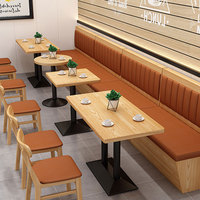 Mobilier de restaurant pour hôtels : Tables à manger en bois, chaises rembourrées et banquette pour projets de café