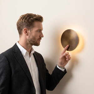 Applique murale minimaliste en laiton, luminaire rond pour décoration intérieure, idéal pour l'entrée - Product Image 4