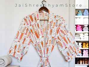 ชุดกิโมโนผ้าฝ้ายพิมพ์ลายดอกไม้สุดหรู ออกแบบมาเพื่อผู้หญิง สวมใส่สบายๆ ที่บ้าน หรือใช้เป็นชุดนอน - Product Image 2