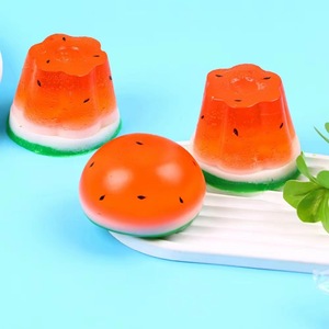 ของเล่นบีบคลายเครียดรูปผลไม้แตงโม TPR คุณภาพสูง ยืดหยุ่นได้ บีบแล้วคืนรูปช้าๆ ของขวัญส่งเสริมการขายสำหรับเด็กและผู้ใหญ่ - Product Image 5