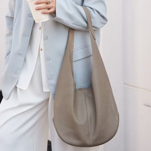 กระเป๋าหนังฟูลเกรน กระเป๋าหนังแท้เนื้อนุ่ม กระเป๋าทรง<span class=keywords><strong>พระ</strong></span>สงฆ์ ความจุขนาดใหญ่ สไตล์เกาหลี กระเป๋าถือระดับไฮเอนด์ กระเป๋าสะพายไหล่เดี่ยวแบบมีซิป - Product Image 3