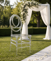 Chaise de salle à manger Chiavari en acrylique transparent, design moderne en métal et résine, pour banquets, événements, fêtes, hôtels, cérémonies et repas.