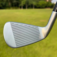 Ensemble de fers de golf forgés pour droitiers avec logo personnalisé, tête usinée CNC et poignée en caoutchouc