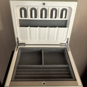 Mallette de rangement pour bijoux High Tech Fingerprint Access avec compartiments personnalisables et éclairage LED pour un affichage sécurisé Smart Lock - Product Image 4