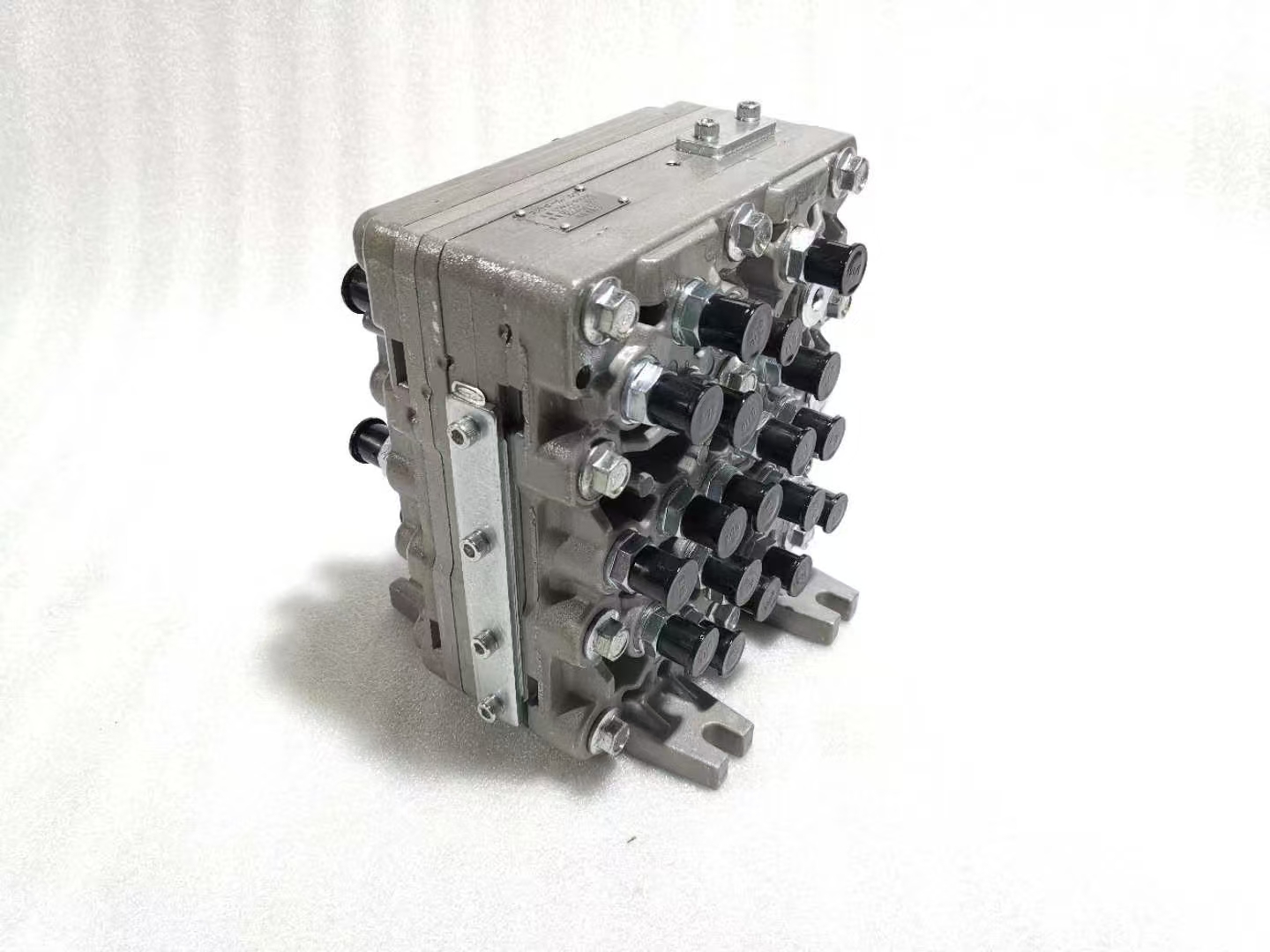 Signal Control Valve Hitachi - Reliable Shuttle Valve