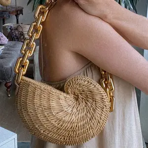 Moda catene spesse Rattan conchiglia borse a tracolla da donna Design borse tessute in vimini borsa di paglia da spiaggia estiva di lusso borsa Bali 2023