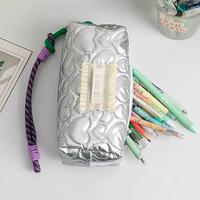 Haute valeur Polyester étudiant papeterie sac fermeture à glissière nouvelle mode poche maquillage étui à crayons suspendu organisateur caractéristique