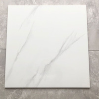 Carrelage en porcelaine effet marbre beige foncé, motifs marbre brun, prix des carreaux, carreaux 60x60 en porcelaine pour sol