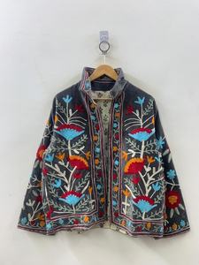 Manteau long en velours brodé à la main motif floral Suzani, style bohème, veste ethnique, vêtement d'extérieur d'hiver, boutonné, fait main, cadeau pour elle, vente en gros - Product Image 1